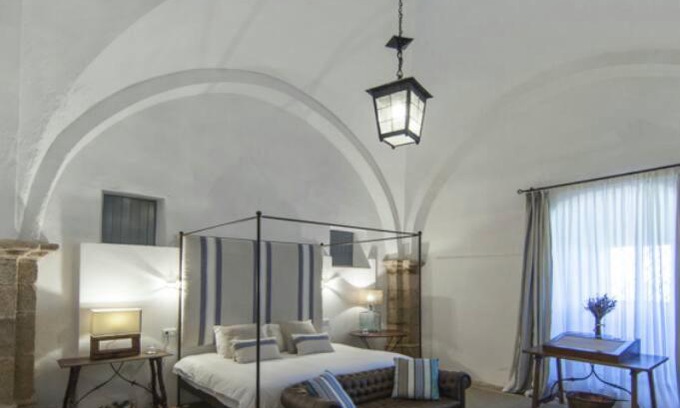 Caceres House | Family-Friendly Getaway at Casa Rural Castillo de Cáceres