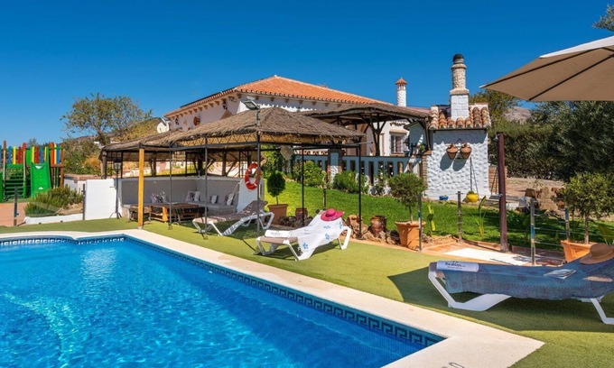 Antequera Villa | Relaxing Getaway at Casa Rural Cayara in Villanueva