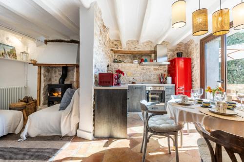 Ardenya House | Tranquil Casa Taronja & Canyella: Nature Retreat Near Beach