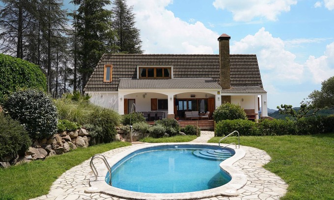 Arbucies Cottage | Mountain View Retreat: Pet-Friendly Stay with Spa & Pool