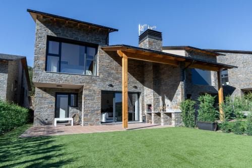 Aravell House | Elegant Rural Retreat in Alt Urgell, Pyrenees - Pet Friendly
