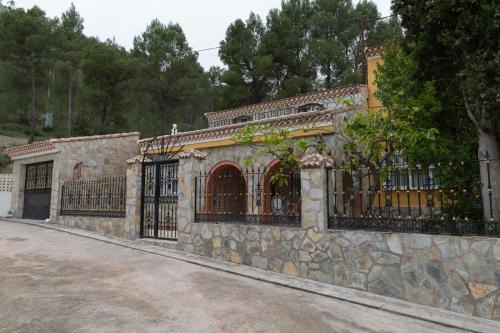 Cilanco House | Exceptional Casa Rural Doña Josefa: Pool & Hot Tub Retreat