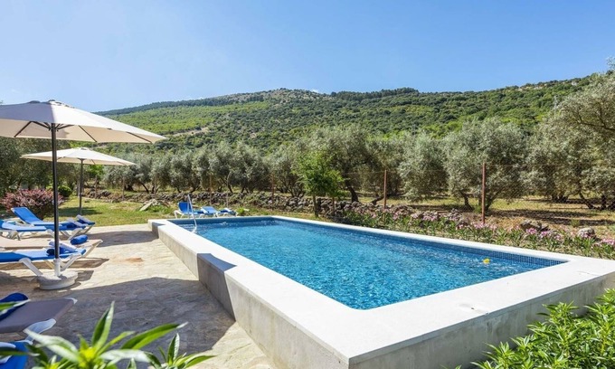 Alfarnate Villa | Guest Rated 10/10: Casa Rural El Ciruelo Loco Alfarnate