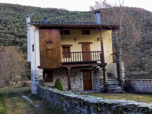 Lazado House | Pet-Friendly Casa Rural El Llao Y Los Fresnos Awaits You