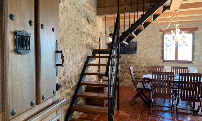 Encio House | Discover Casa Rural El Pajarcillo - Perfect for Families!