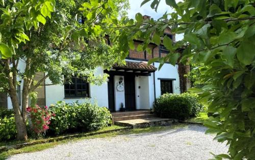 Rumoroso Apartment | Pet-Friendly Retreat at Casa Rural El Pozo Tremeo