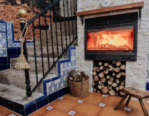Navahermosa House | Relax at Casa Rural El Puente Grande with Pool & Family Fun