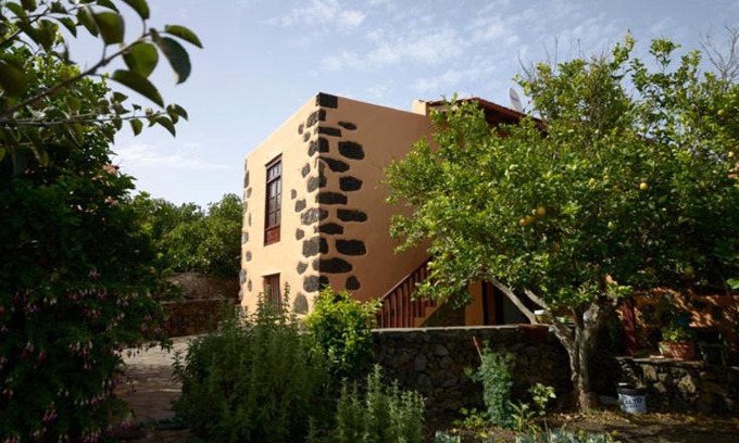 Valverde House | Relax at Casa Rural El Tesón I: Family & Pet Friendly Retreat