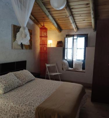 Cabeza la Vaca House | Pet-Friendly Retreat at Casa Rural El Trepador Azul