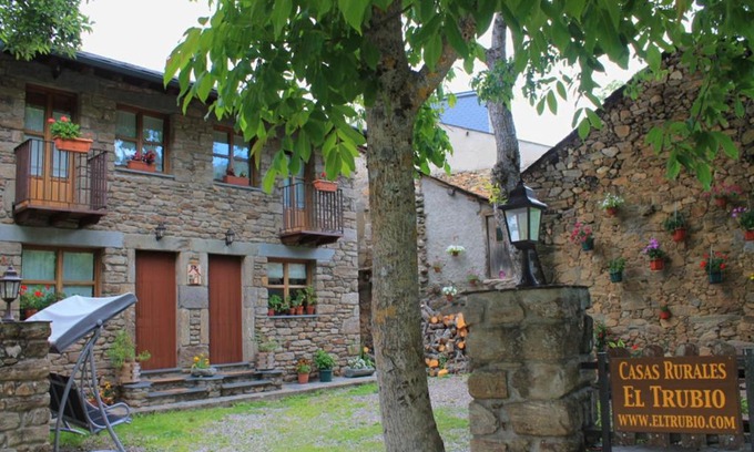 Vigo de Sanabria House | Inviting Casa Rural El Trubio with Oceanfront Views