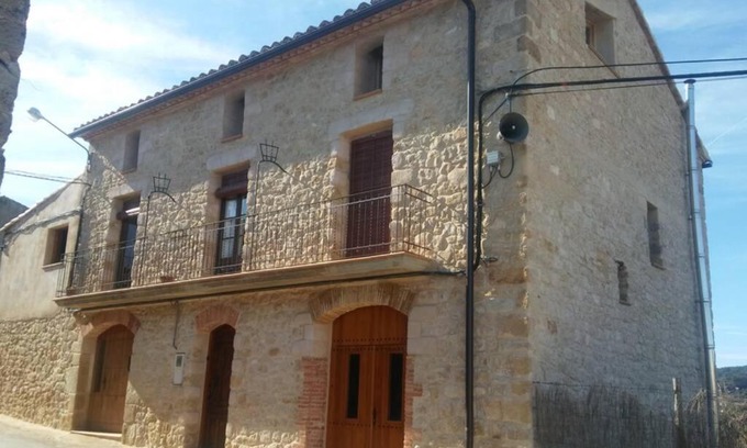 Lledo Ski Chalet | Pet-Friendly Casa Rural en el Matarraña with Pool & Family Fun