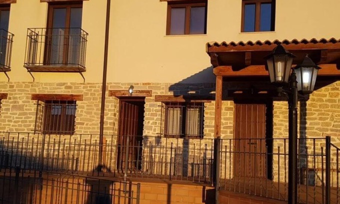 Aguilar del Alfambra Apartment | Cozy Casa Rural in Aguilar with Family-Friendly Amenities