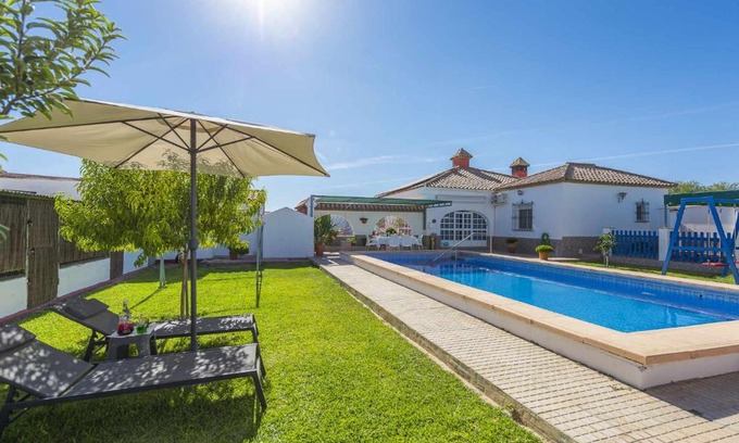 Marchena House | Enchanting Casa Rural Entre Olivos with Pool & Pet-Friendly