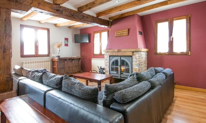 Abaurrea Alta House | Experience Comfort at Casa Rural Enekoizar - 10/10 Rating