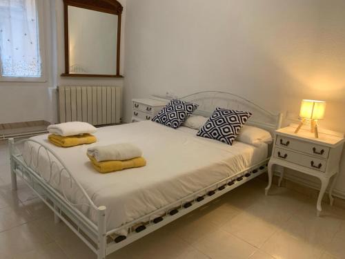Murillo de Rio Leza Apartment | Enjoy Family-Friendly Retreat at Casa rural Entre Dos Rios