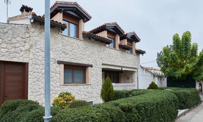 San Bernardo House | Discover CASA RURAL ENTREVIÑAS: Family-Friendly Retreat