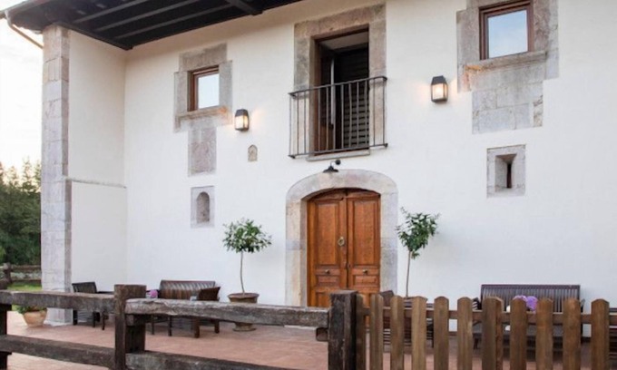 Puertas De Vidiago House | Relaxing Oceanfront Casa Rural en Vidiago with Spa & Breakfast