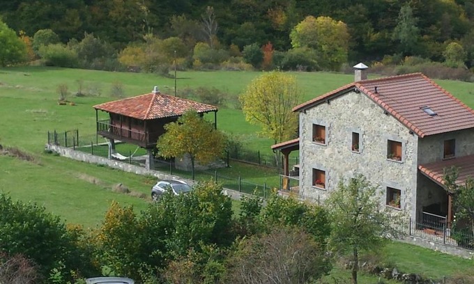 Santa Maria de Valdeon House | Discover Casa Rural El Hórreo: Pet-Friendly Retreat with Hot Tub