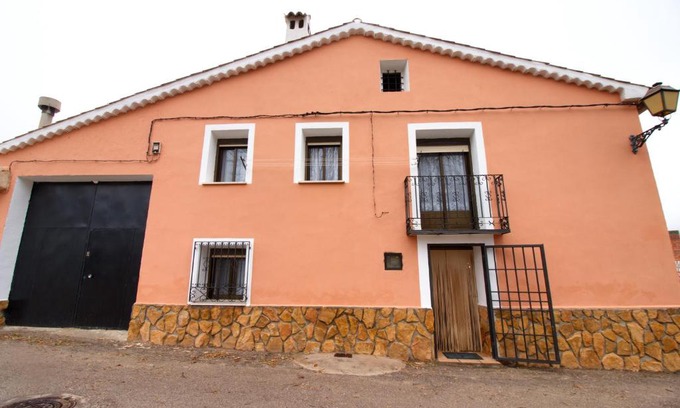 Los Valdecolmenas House | Family-Friendly Retreat at Casa Rural El Hidalgo - 9.3/10