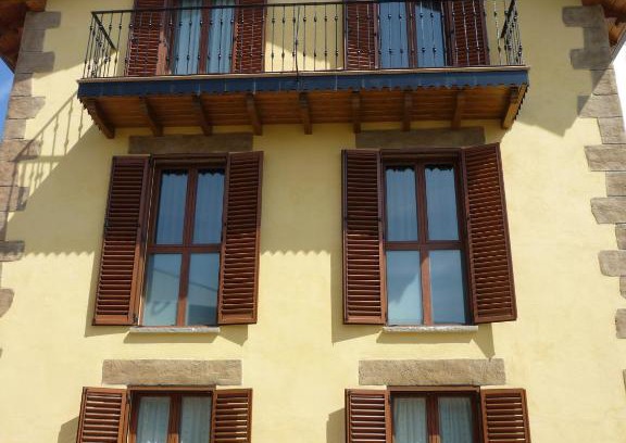 Galar House | Discover Casa Rural Ezkibel: Family-Friendly with Hot Tub