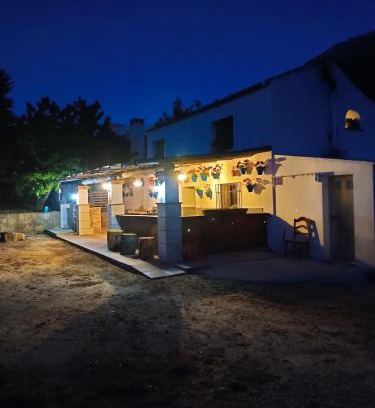 Igualeja House | Family-Friendly Retreat at Casa Rural GUADALUPE de la Fuenfria