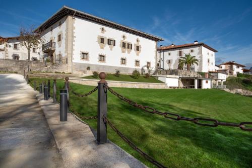 Urritzola House | Pet-Friendly Escapes at Casa Rural Iturrikoa