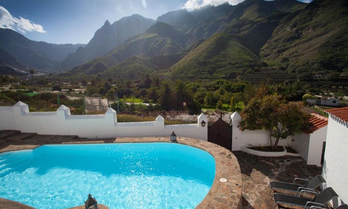 Agaete House | Stunning Casa Rural La Asomadita with Oceanfront Pool