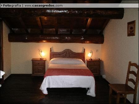 Navalacruz House | Cozy Casa Rural la Cancha II: Family-Friendly with Breakfast
