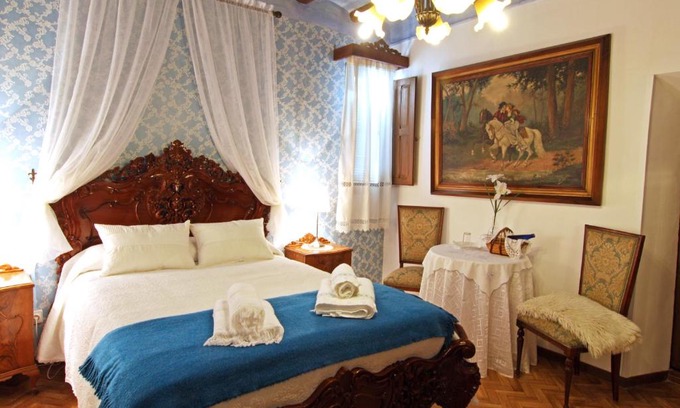 Urrea de Gaen House | Inviting Casa Rural La Casona: Rated 9.4/10 with Family Amenities