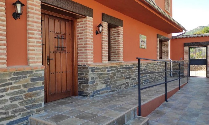 Navatrasierra House | Relax at Casa rural La Colmena del Geoparque with Ocean Views