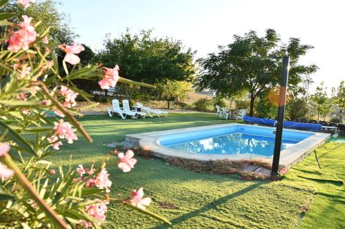 Cabeza del Buey House | Relax at Casa Rural La Loma: Pet-Friendly with Pool