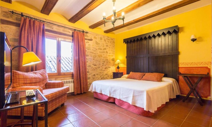 Galve House | Discover Casa Rural La Yedra: Family-Friendly Haven