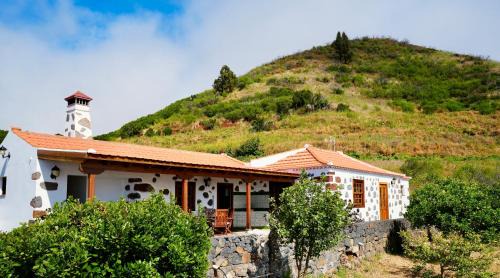 Garafia House | Discover Casa Rural Las Llanadas: Oceanfront Retreat Rated 9.6