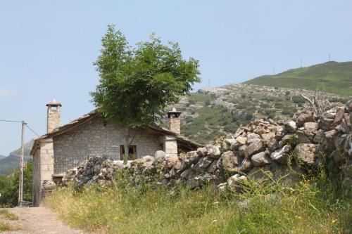Espinosa de los Monteros House | Pet-Friendly Retreat at Casa Rural Las Machorras - Rated 9/10