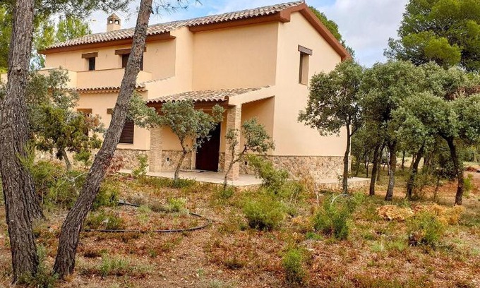 Campocamara Ski Chalet | Idyllic Casa Rural Las Nueces with Oceanfront Spa Retreat