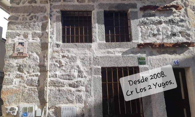 Navaluenga House | Pet-Friendly Retreat: Casa Rural Los 2 Yugos with High Ratings