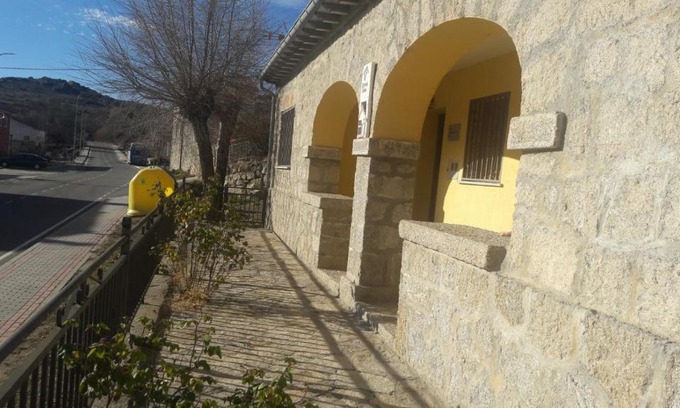 Navatalgordo House | Welcoming Casa Rural los Portalillos II with Breakfast Included