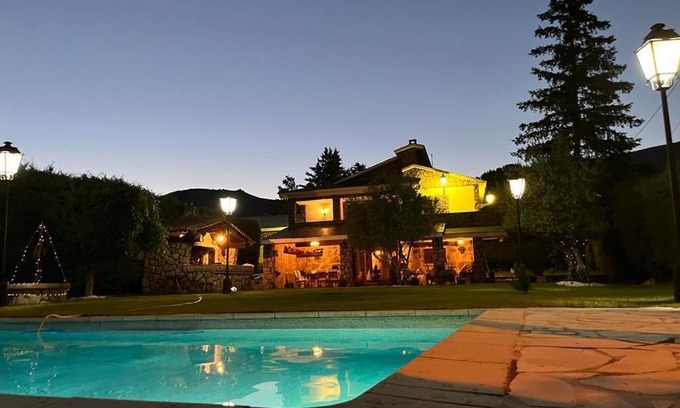 Bustarviejo Ski Chalet | Relax at Casa Rural LOS TINES - 4-Star Family Retreat