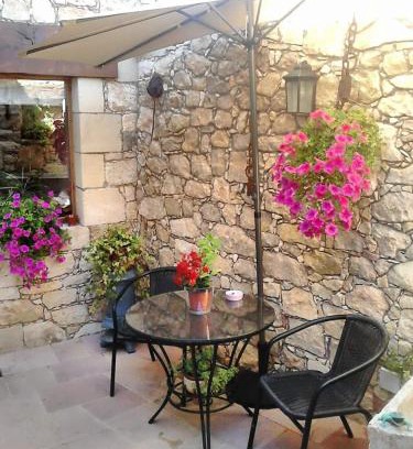 Valleruela de Pedraza House | Pet-Friendly Retreat at Casa Rural Mi Rinconcillo, Rated 9.5