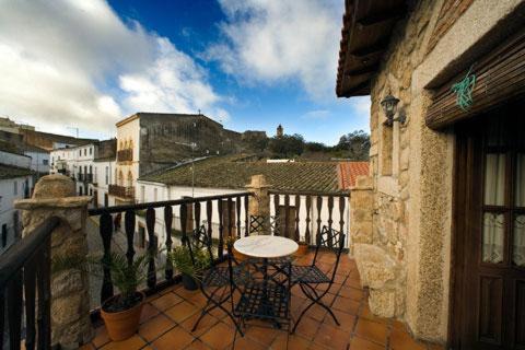 Montanchez House | Pet-Friendly CASA RURAL MARGARITA I with Breakfast Included