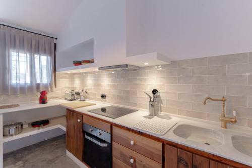 Les Useres House | Pet-Friendly Retreat at Casa Rural Mas dels Fumeros
