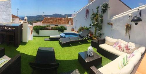 Frigiliana Hotel | Relax at Casa Rural Miller's of Frigiliana with Ocean Views