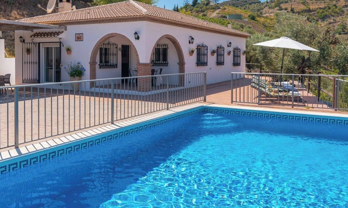 Canillas de Albaida Villa | Unforgettable Stay at Casa Rural Moreno Canillas de Albaida