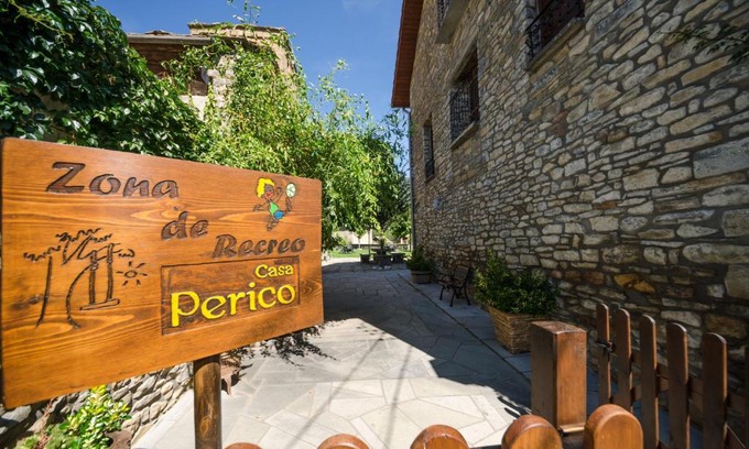 Borrastre House | Pet-Friendly Retreat: Casa Rural Perico with 9.5 Rating