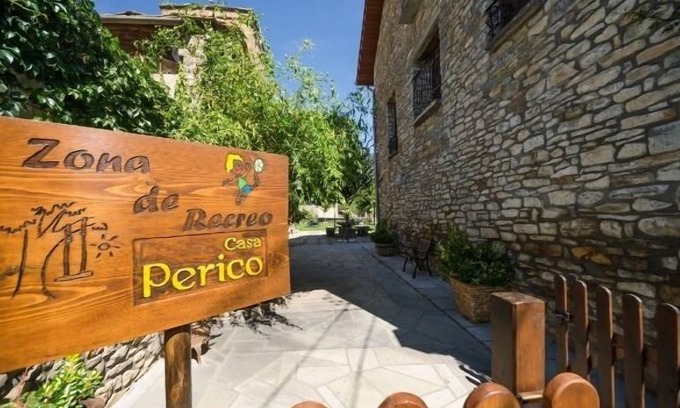 Borrastre Cottage | Perfect Retreat: Casa Rural Perico with Pool for 4 Guests