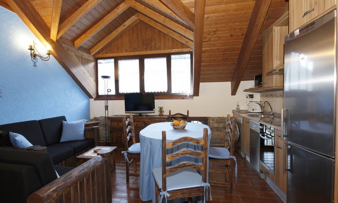 Borrastre Cottage | Unforgettable Stay at Casa Rural Perico for 4 Guests