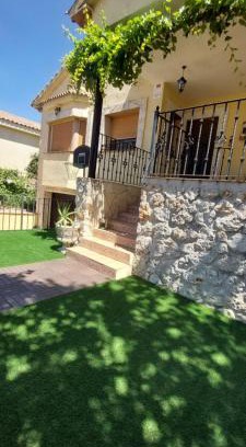 Albares House | Pet-Friendly Retreat at Casa Rural Rincones de Albares