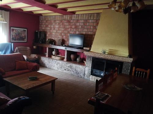Villamalea House | Relax at CASA RURAL RIO CABRIEL with Ocean Views & Pool