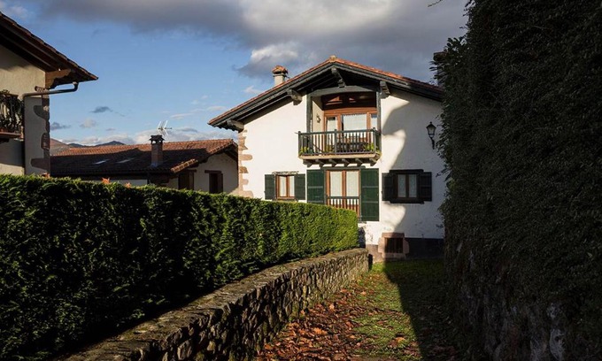 Irurita Apartment | Pet-Friendly Retreat at Casa Rural Senperenea I Landetxea