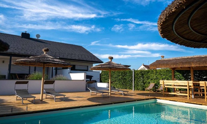 Rust House | Discover Casa Rust: 4-Star Retreat with Hot Tub & Breakfast